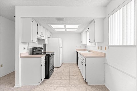 House in Ocala, Florida 2 bedrooms, 91.79 sq.m. № 2208534 - photo 9