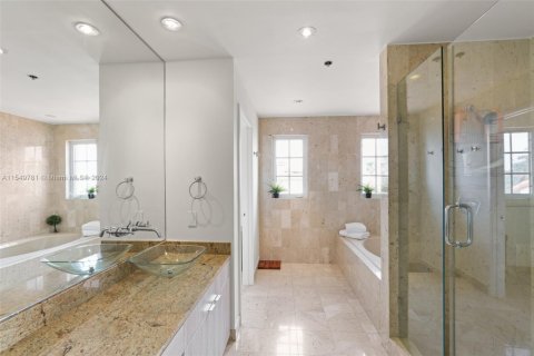 Condo in Miami Beach, Florida, 3 bedrooms  № 1859725 - photo 4