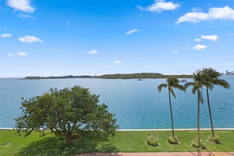 Condo in Miami Beach, Florida, 3 bedrooms  № 1859725 - photo 17