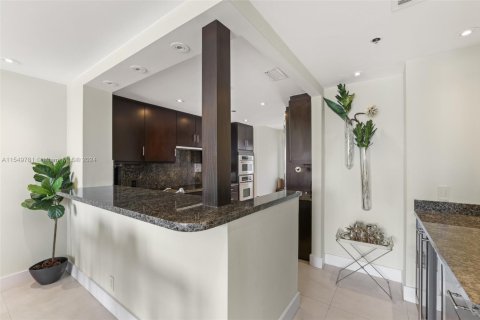 Condo in Miami Beach, Florida, 3 bedrooms  № 1859725 - photo 20