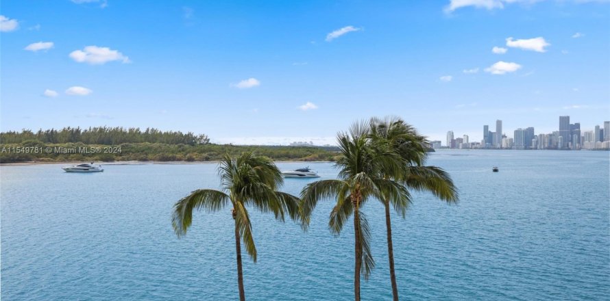 Condo in Miami Beach, Florida, 3 bedrooms № 1859725