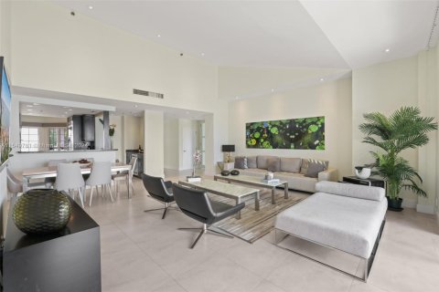 Condo in Miami Beach, Florida, 3 bedrooms  № 1859725 - photo 12