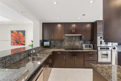 Condo in Miami Beach, Florida, 3 bedrooms  № 1859725 - photo 21