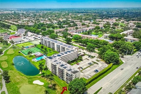 Кондоминиум с 1 спальней в Пемброк-Пайнс, Флорида № 2051380