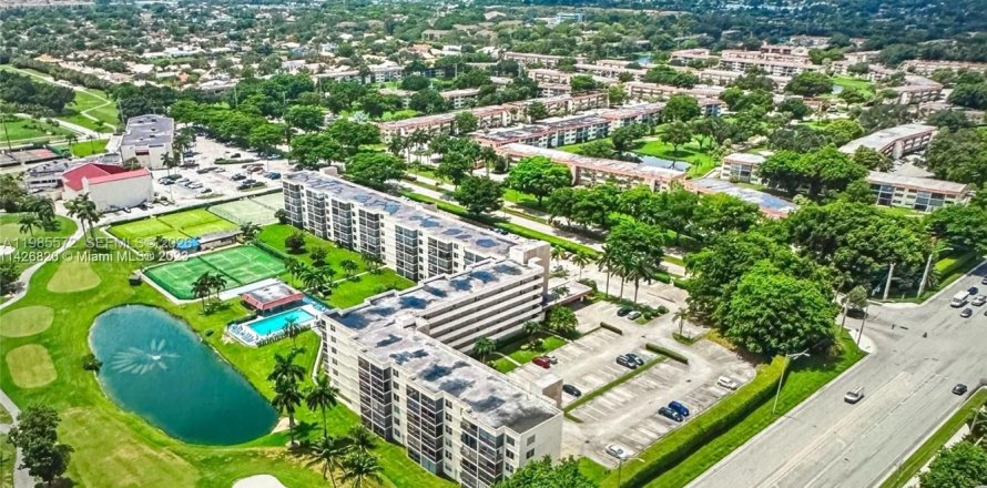 Кондоминиум с 1 спальней в Пемброк-Пайнс, Флорида № 2051380