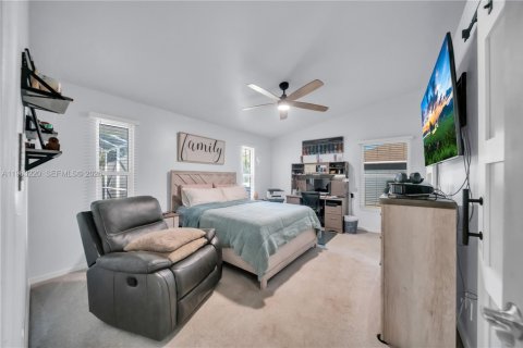 House in Fort Myers, Florida 3 bedrooms № 2026622 - photo 9