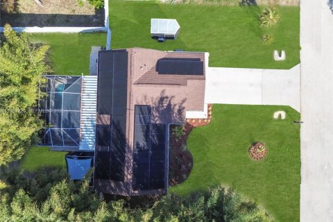 House in Fort Myers, Florida 3 bedrooms № 2026622 - photo 2