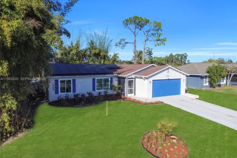 House in Fort Myers, Florida 3 bedrooms № 2026622