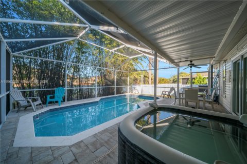 House in Fort Myers, Florida 3 bedrooms № 2026622 - photo 19