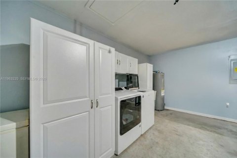House in Fort Myers, Florida 3 bedrooms № 2026622 - photo 22