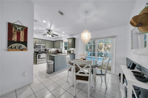 House in Fort Myers, Florida 3 bedrooms № 2026622 - photo 6