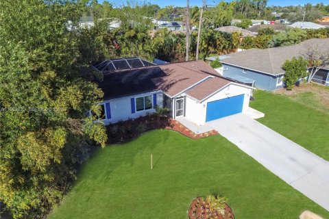House in Fort Myers, Florida 3 bedrooms № 2026622 - photo 21