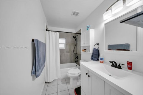 House in Fort Myers, Florida 3 bedrooms № 2026622 - photo 13