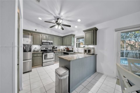 House in Fort Myers, Florida 3 bedrooms № 2026622 - photo 5