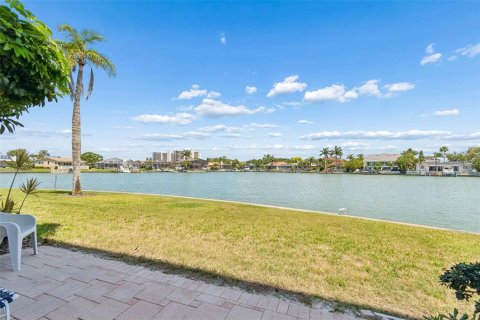 Condo in Gulfport, Florida, 2 bedrooms № 2212216 - photo 21
