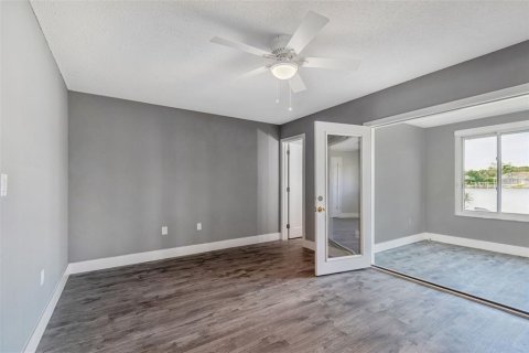 Condo in Gulfport, Florida, 2 bedrooms № 2212216 - photo 10