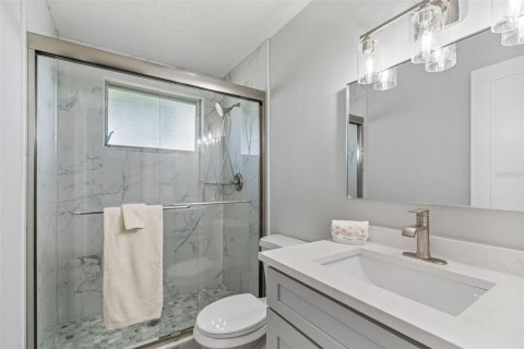 Condo in Gulfport, Florida, 2 bedrooms № 2212216 - photo 14