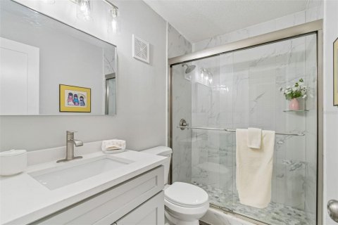 Condo in Gulfport, Florida, 2 bedrooms № 2212216 - photo 16