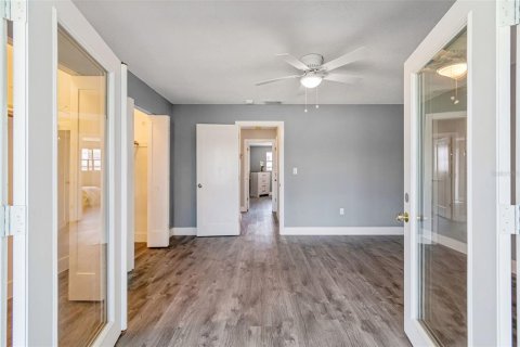 Condo in Gulfport, Florida, 2 bedrooms № 2212216 - photo 13