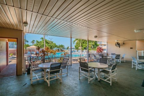 Condo in Gulfport, Florida, 2 bedrooms № 2212216 - photo 28