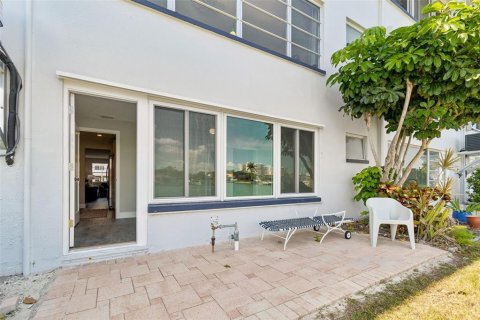 Condo in Gulfport, Florida, 2 bedrooms № 2212216 - photo 20