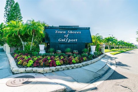 Condo in Gulfport, Florida, 2 bedrooms № 2212216 - photo 25