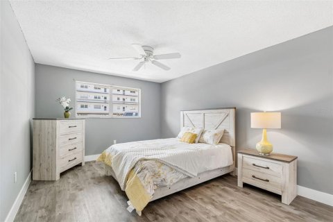 Condo in Gulfport, Florida, 2 bedrooms № 2212216 - photo 15