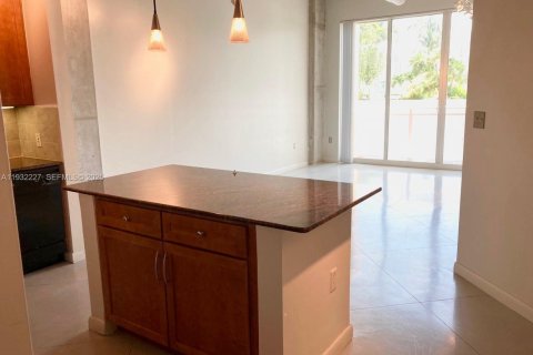 Copropriété à vendre à Miami, Floride: 1 chambre, 65.68 m2 № 1990805 - photo 1