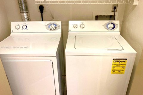 Copropriété à vendre à Miami, Floride: 1 chambre, 65.68 m2 № 1990805 - photo 8