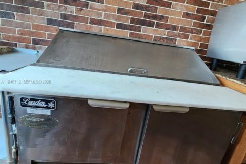 Propiedad comercial en venta en Hialeah, Florida № 2029070 - foto 20