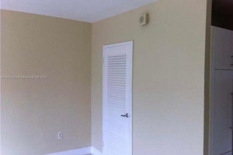 Купить кондоминиум в Майами-Бич, Флорида 32.52м2, № 1958390 - фото 4