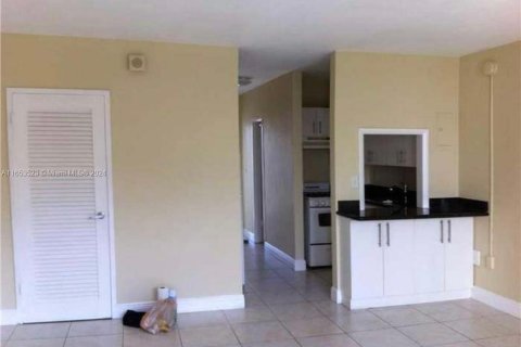 Купить кондоминиум в Майами-Бич, Флорида 32.52м2, № 1958390 - фото 3