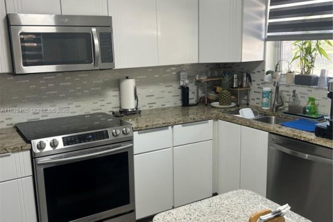 Condominio en venta en Pembroke Pines, Florida, 2 dormitorios, 103.31 m2 № 1983908 - foto 8