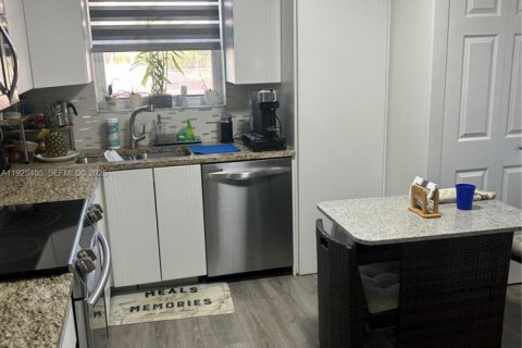 Condominio en venta en Pembroke Pines, Florida, 2 dormitorios, 103.31 m2 № 1983908 - foto 11