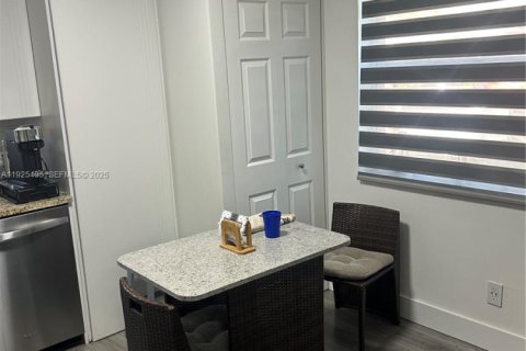 Condominio en venta en Pembroke Pines, Florida, 2 dormitorios, 103.31 m2 № 1983908 - foto 10
