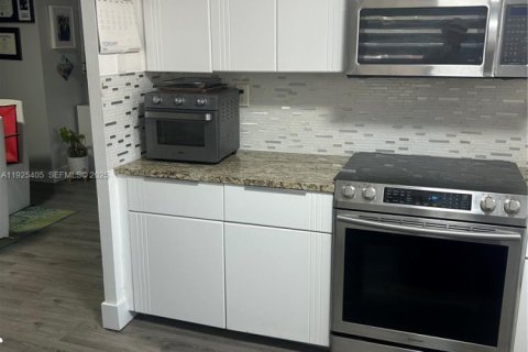 Condominio en venta en Pembroke Pines, Florida, 2 dormitorios, 103.31 m2 № 1983908 - foto 7