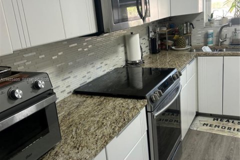 Condominio en venta en Pembroke Pines, Florida, 2 dormitorios, 103.31 m2 № 1983908 - foto 12