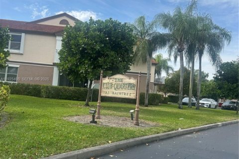 Condominio en venta en Pembroke Pines, Florida, 2 dormitorios, 103.31 m2 № 1983908 - foto 1