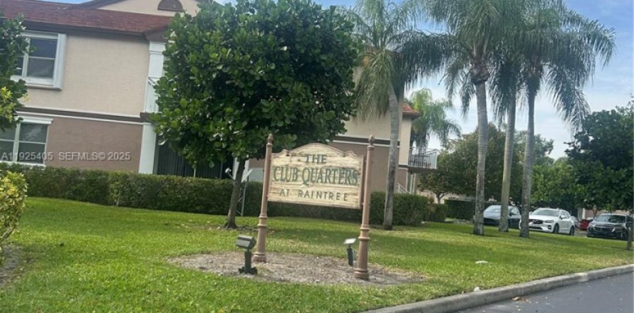 Condominio en Pembroke Pines, Florida, 2 dormitorios  № 1983908