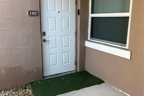 Condominio en venta en Pembroke Pines, Florida, 2 dormitorios, 103.31 m2 № 1983908 - foto 4