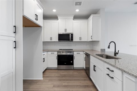 Condo in Orlando, Florida, 2 bedrooms № 2316452 - photo 2