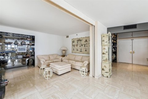 Купить кондоминиум в Бэл-Харбор, Флорида 3 спальни, 218.6м2, № 2053394 - фото 16