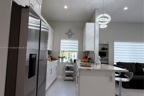 Propiedad comercial en alquiler en Miami, Florida, 1 dormitorio № 1949538 - foto 6
