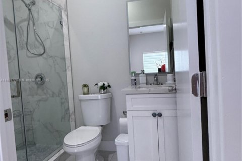 Propiedad comercial en alquiler en Miami, Florida, 1 dormitorio № 1949538 - foto 12