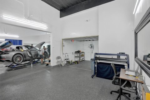 Commercial property in Fort Lauderdale, Florida № 1858591 - photo 9