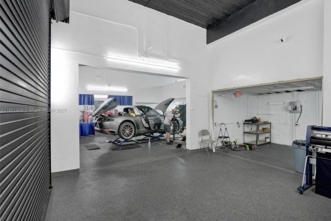 Commercial property in Fort Lauderdale, Florida № 1858591 - photo 12