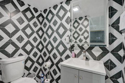 Commercial property in Fort Lauderdale, Florida № 1858591 - photo 29