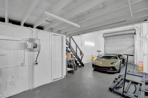 Commercial property in Fort Lauderdale, Florida № 1858591 - photo 17