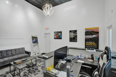 Commercial property in Fort Lauderdale, Florida № 1858591 - photo 5