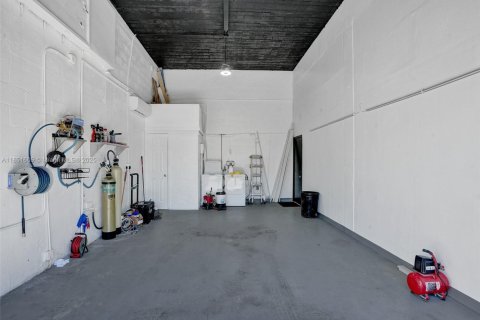 Commercial property in Fort Lauderdale, Florida № 1858591 - photo 25